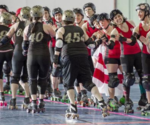   مصر اليوم - رياضة الرولر ديربي النسائية تلقى رواجًا متزايدًا في العالم
