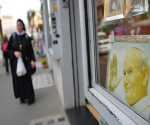   مصر اليوم - روما تتحضر لأعلان قداسة حبرين أعظمين الأحد