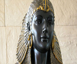 مصر اليوم - إقامة معرض عن ملكة مصر كيلوباترا في باريس