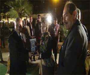   مصر اليوم - الأقصر تكُّرم نائب محافظ الجيزة الجديد في يوم الوفاء