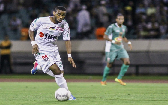   مصر اليوم - الرجاء البيضاوي يعرض 300 ألف دولار على محسن ياجور لتمديد عقده مع الفريق