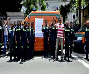 مصر اليوم - اعتصام مفتوح لعمال إٍسعاف البحيرة