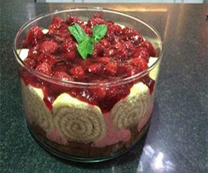   مصر اليوم - موس الفراولة بالسويسرول