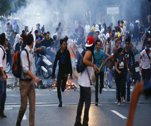   مصر اليوم - العشرات يشاركون في مسيرات احتجاجية في كاراكاس