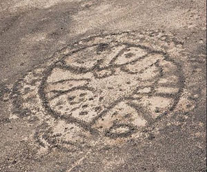   مصر اليوم - اكتشاف رسومات جدرانية نادرة فى بيرو