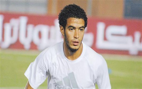   مصر اليوم - مرتضى يشدد على إيقاف اللاعب عمر جابر بعد إظهاره صورة عمرو حسين تحت قميصه