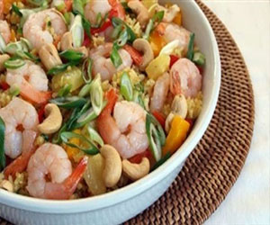   مصر اليوم - سلطة الجمبري باللوز والفروالة