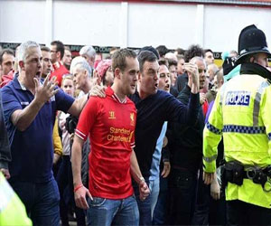   مصر اليوم - صحيفة ديلي ميل تبرز معركة الجماهير بعد فوز تشيلسي على ليفربول