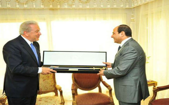   مصر اليوم - السِّيسي يلتقي وزير الدِّفاع اليوناني ويبحثان الأوضاع السِّياسيَّة والأمنيَّة في الشَّرق الأوسط