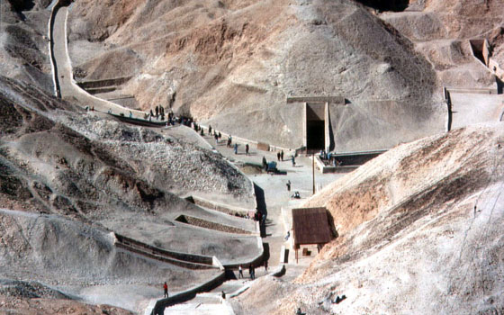 مصر اليوم - إبراهيم يعلن أنه يتضمن 30 فردًا من الاسرة المالكة وأميرات غير معروفات