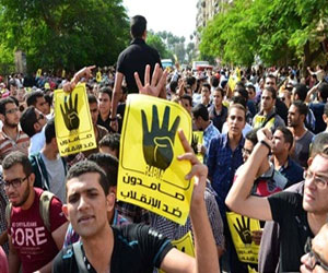 مصر اليوم - توقف جلسة محاكمة طلاب المنصورة لكتابة عبارة مُناهضة للسُلطة