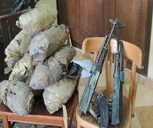   مصر اليوم - ضبط 4 قطع سلاح و6 كيلو من مخدر الـبانجو في الفيوم