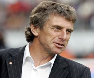 مصر اليوم - الإتحاد الجزائري يشترط على جوركوف بلوغ نهائي أمم أفريقيا 2015