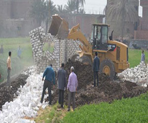   مصر اليوم - إزالة 28 حالة تعدي علي الأراضي الزراعية في سوهاج