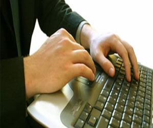   مصر اليوم - موقع إلكتروني روماني ينشر وثائق شخصية ويطلب المال لإزالتها