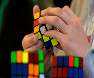   مصر اليوم - أربعون عامًا على ابتكار لعبة مكعب روبيك