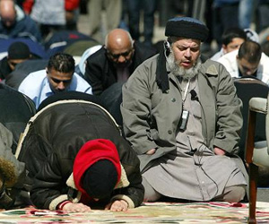   مصر اليوم - شاهد في محاكمة أبو حمزة المصري: القاعدة أرادت مهاجمة لندن بعد نيويورك