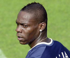   مصر اليوم - أنباء عن صفقة تبادلية بين مانشستر يونايتد وميلان الايطالي