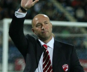   مصر اليوم - زينجا اسطورة انتر يحلم بتدريب النيراتزورى