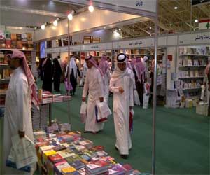  مصر اليوم - إقبال كبير على معرض المملكة العربية السعودية للكتاب في الجزائر