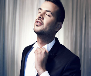 مصر اليوم - سامو زين وحكايته مع الورد الأحمر