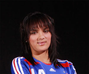   مصر اليوم - الجزائرية لويزة نسيب تمدد عقدها مع ليون 4 مواسم