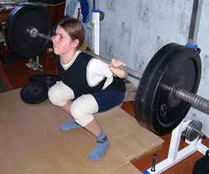 مصر اليوم - أقوى فتاة في العالم تستطيع رفع أثقال تصل إلى 330 كجم