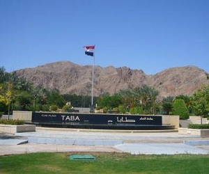   مصر اليوم - تعزيزات الجيش المصري تصل مناطق محيطة بطابا على الحدود مع إسرائيل