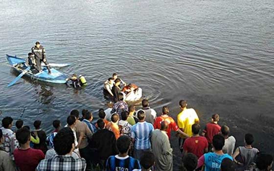   مصر اليوم - قوات الإنقاذ النهري تكثف جهودها لانتشال جثة عامل في البحيرة