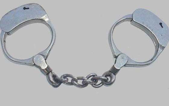   مصر اليوم - القبض على متهم هارب من تنفيذ حكم بالسجن المؤبد في البحيرة