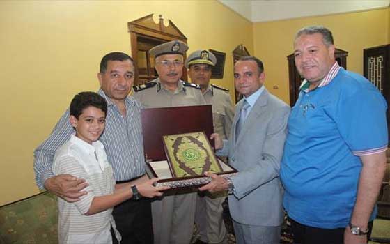   مصر اليوم - محافظ البحيرة يهنئ مدير أمن البحيرة الجديد في زيارة لمديرية أمن البحيرة