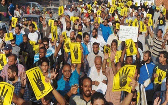 مصر اليوم - الإخوان تقطع الطَّريق في منيا القمح لمنع عبور القطارات