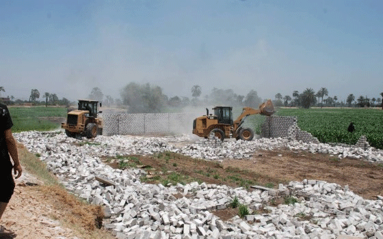   مصر اليوم - حملات مكبرة لإزالة التعديات على الأراضي الزراعية في كفر الدوار