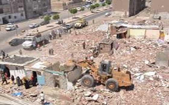   مصر اليوم - إزالة أحد المساكن المُخالفة في حي المناخ في بورسعيد