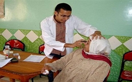   مصر اليوم - توقيع الكشف الطبي على 1213 حالة في قافلة طبية جنوب الأقصر