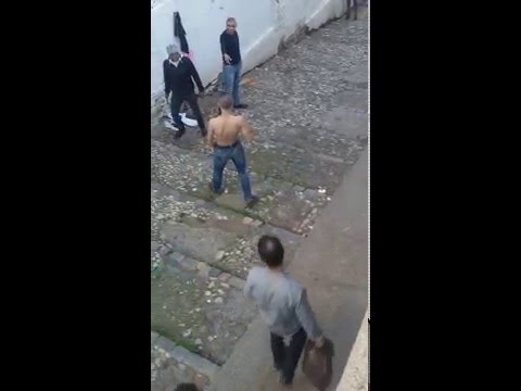 بالفيديو شجار بالسلاح الأبيض في تطوان على طريقة كولومبيا