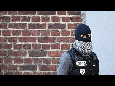 شاهد اعتقال 5 أشخاص في بلجيكا خلال مداهمات