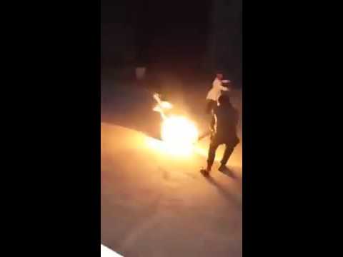 فيديو لحظة إشعال بائعة متجولة النار في جسدها
