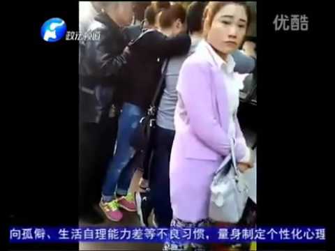 لحظة القبض على رجل يتحرش بالنساء