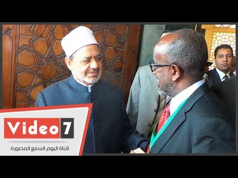 شيخ الأزهر الطيب يودّع الرئيس الصومالي