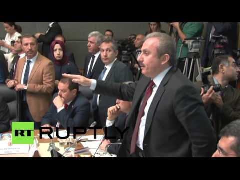 شجار في البرلمان التركي يعطل تشريعا بشأن الهجرة