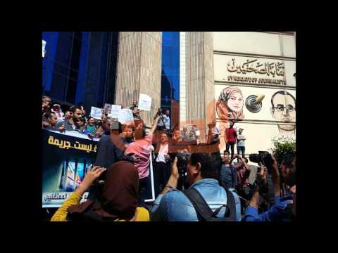 بالفيديو شاهد قوات الأمن المصرية تقتحم نقابة الصحافيين