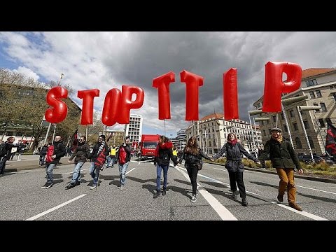 بالفيديو هولاند يرفض اتفاقية تحرير التجارة عبر الاطلسي