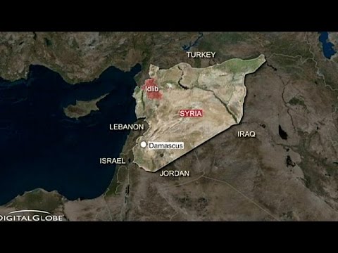 فيديو عشرات القتلى بغارات جوية على مخيم للنازحين في ريف إدلب