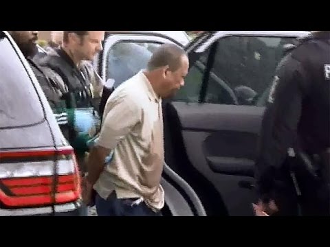 شاهد اعتقال شرطي أميركي مشتبه بضلوعه في إطلاق نار