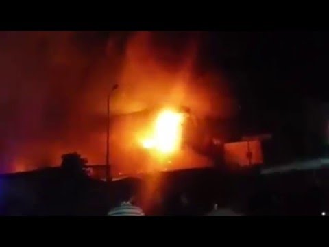 بالفيديو حريق مصنع للأخشاب في المنطقة الصناعية في دمياط الجديدة