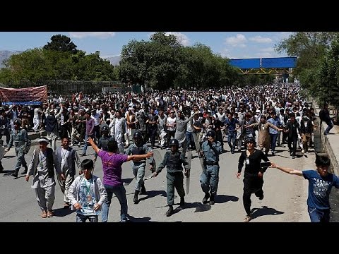 بالفيديو مظاهرات للهزارة في كابول احتجاجًا على حرمانهم من المشروع الكهربائي
