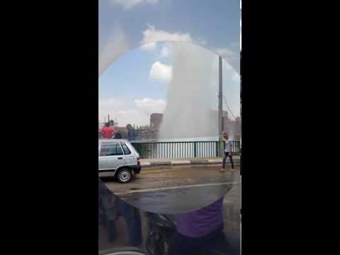 شاهد انفجار ماسورة مياه على الدائري
