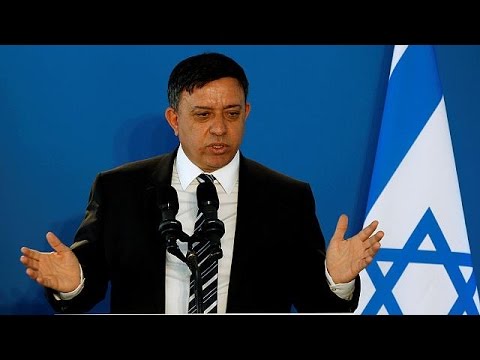 بالفيديو استقالة وزير البيئة الإسرائيلي بسبب تعيين ليبرمان في وزارة الدفاع