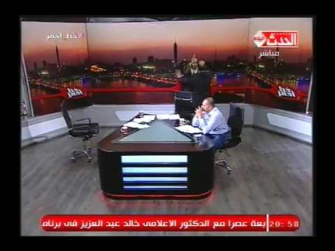 داعية يرفع الحذاء لضرب عالم فلك
